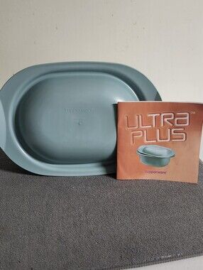 Tupperware Oval Roasting Dish in Teal Blue